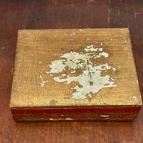 Vintage Florentine Gold Box – 5.5” Gilt Decor, Distressed Charm - Picture 4 of 4